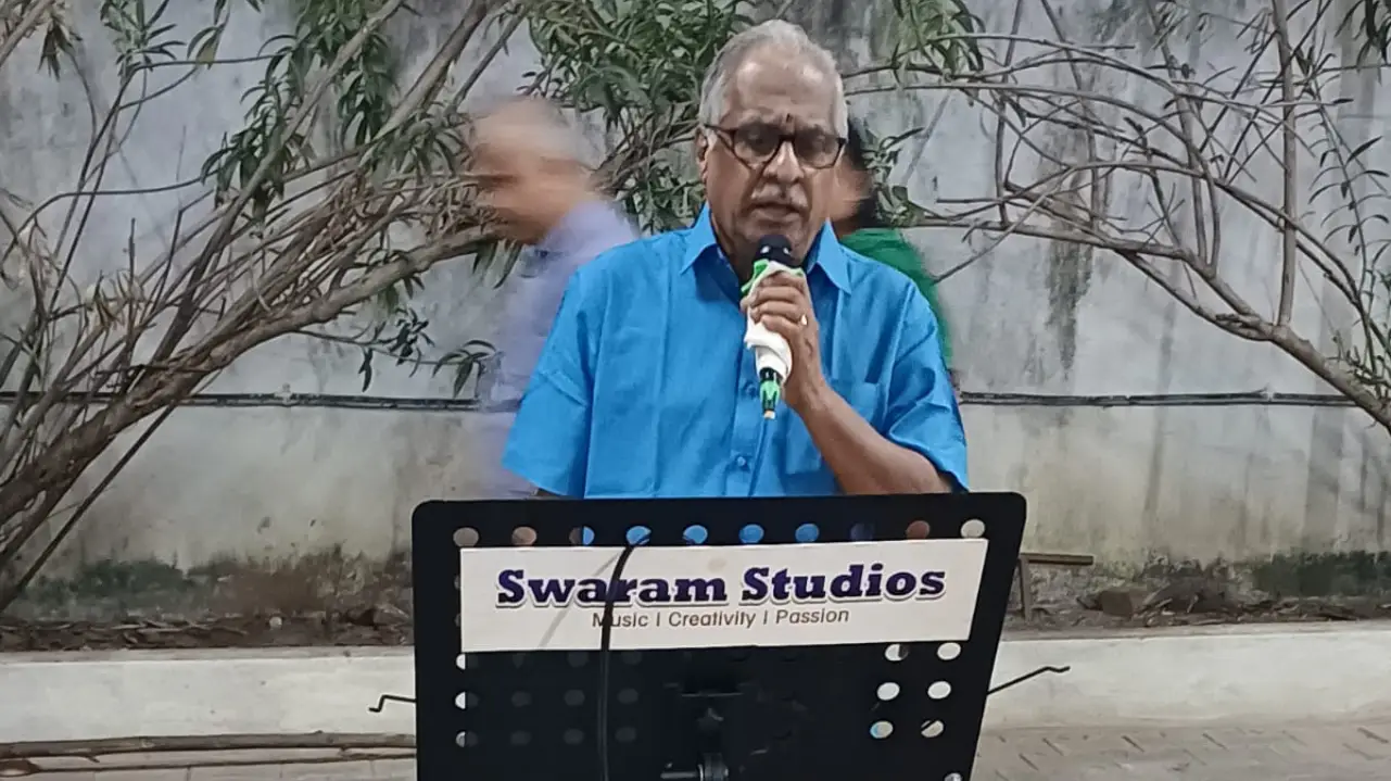 Senior singer live performance