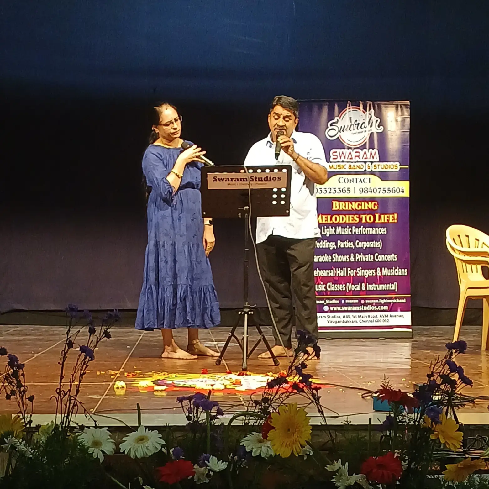 dual-singing-at-stage-image