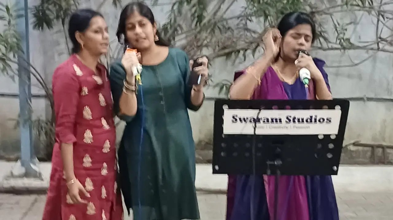 group-karaoke-singing-chennai-swaram-studios