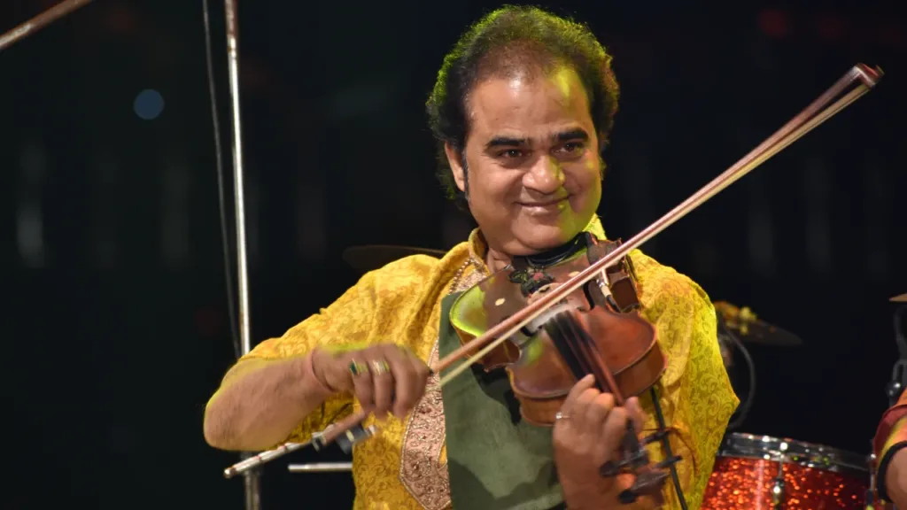 violin-artist-live-performance-stage
