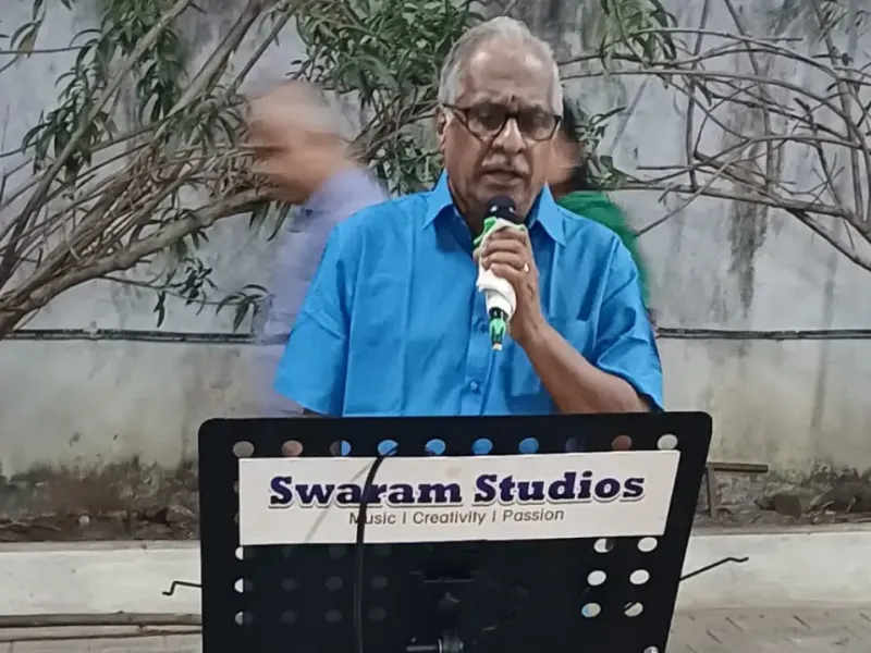 Senior singer live performance